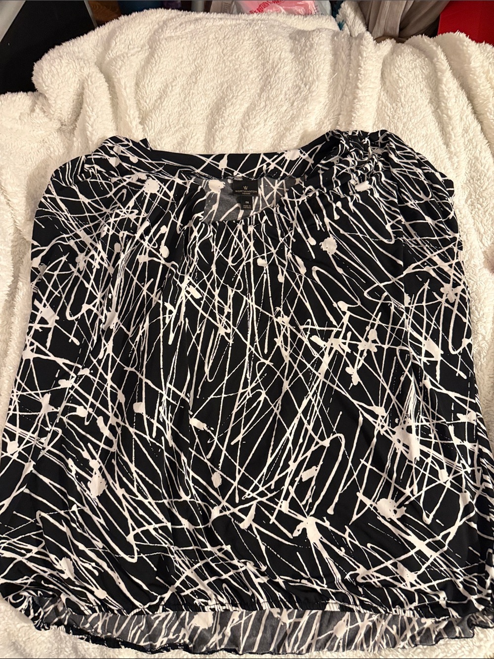 Worthington Black and White Graphic Print Top